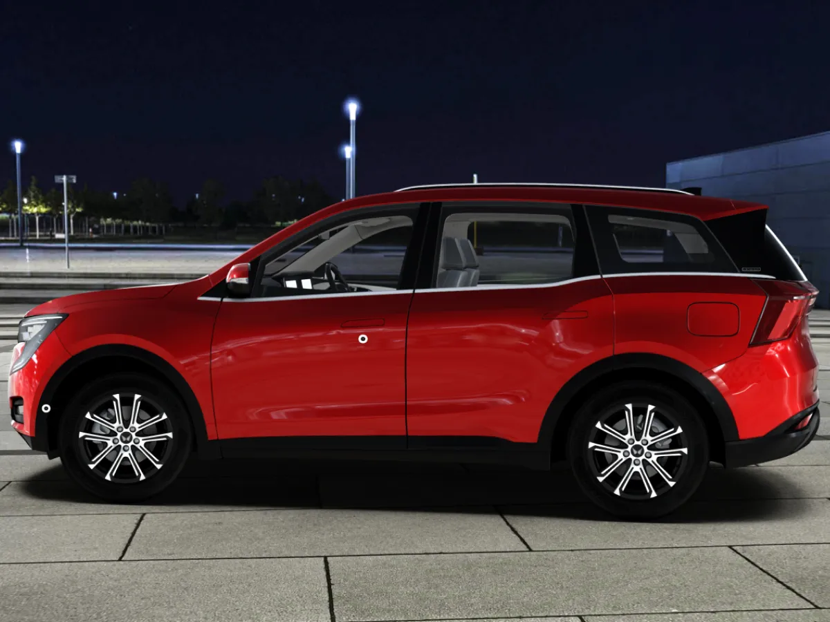 Mahindra XUV 700 AX7 Diesel